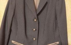 Костюм, цвет серый, отделка замша бежевая, пуговиц в Балаково - объявление №1308187