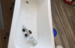 Продам: Акриловая ванна в Омске - объявление №185427
