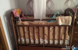 Детская кроватка с маятником и ящиком в Элисте - объявление №1863702