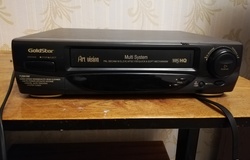 Продам: Видеомагнитофон+кассеты в Омске - объявление №194714