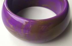 Продам: Браслет новый сиреневый фиолетовый золото женский пластик бижутерия украшение аксессуар женский широ в Москве - объявление №2089625