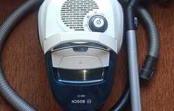 Продам: Пылесос б/у Bosch 1800w GS 01, с контейнером 3,Германия в Одинцово - объявление №2092031