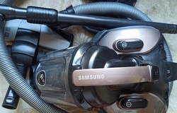Продам: Пылесос самсунг 2200 ват модель VC21K5170HG ,контейнер,сухая,управление на ручке в Одинцово - объявление №2092064