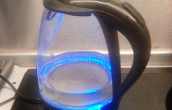 Продам: Продам электрочайник Redmond RK-G161 в Санкт-Петербурге - объявление №2092478